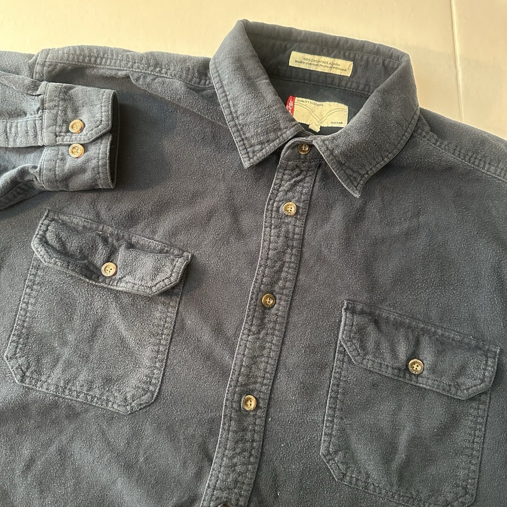 Vintage Levis Mens Size XL Navy Blue Long Sleeve Button Up